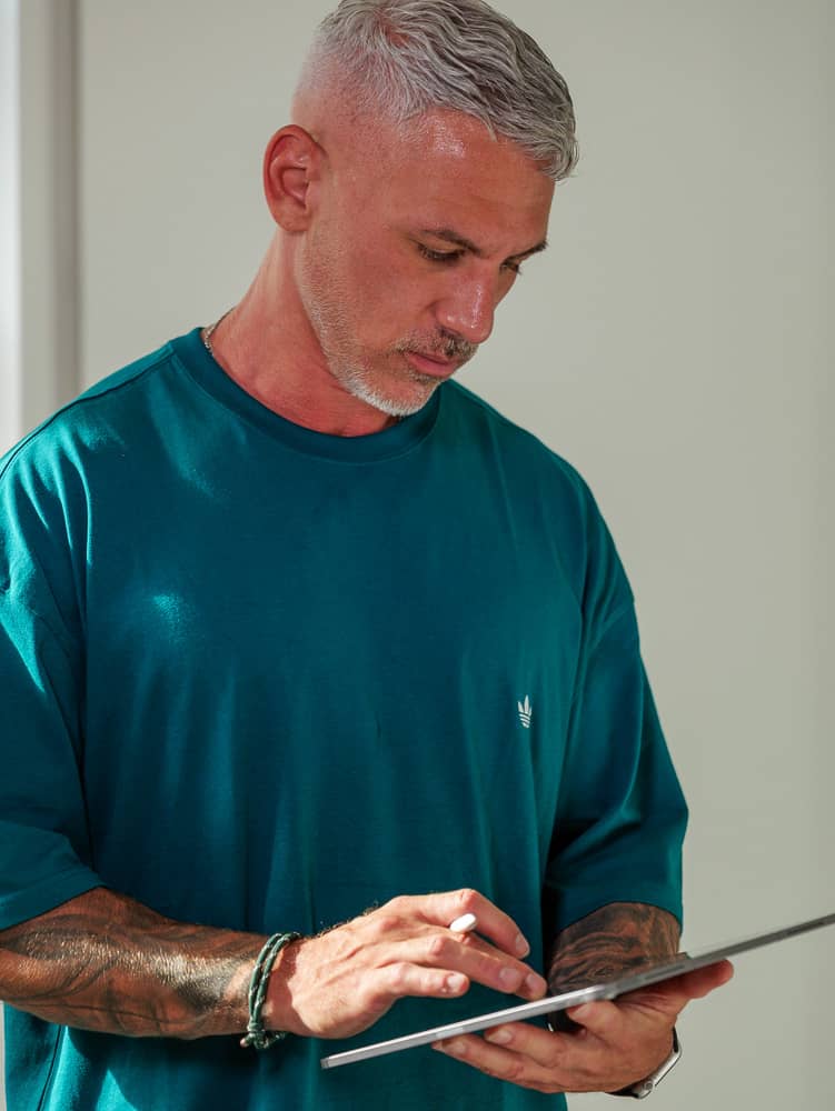 Marco Rocca bei der physiotherapeutischen Behandlung in Herzogenaurach